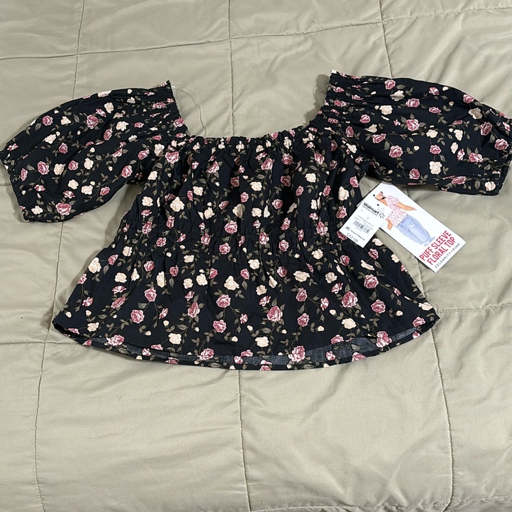 New with Tags Celebrity Pink Puff Sleeve Floral Top Size Largr